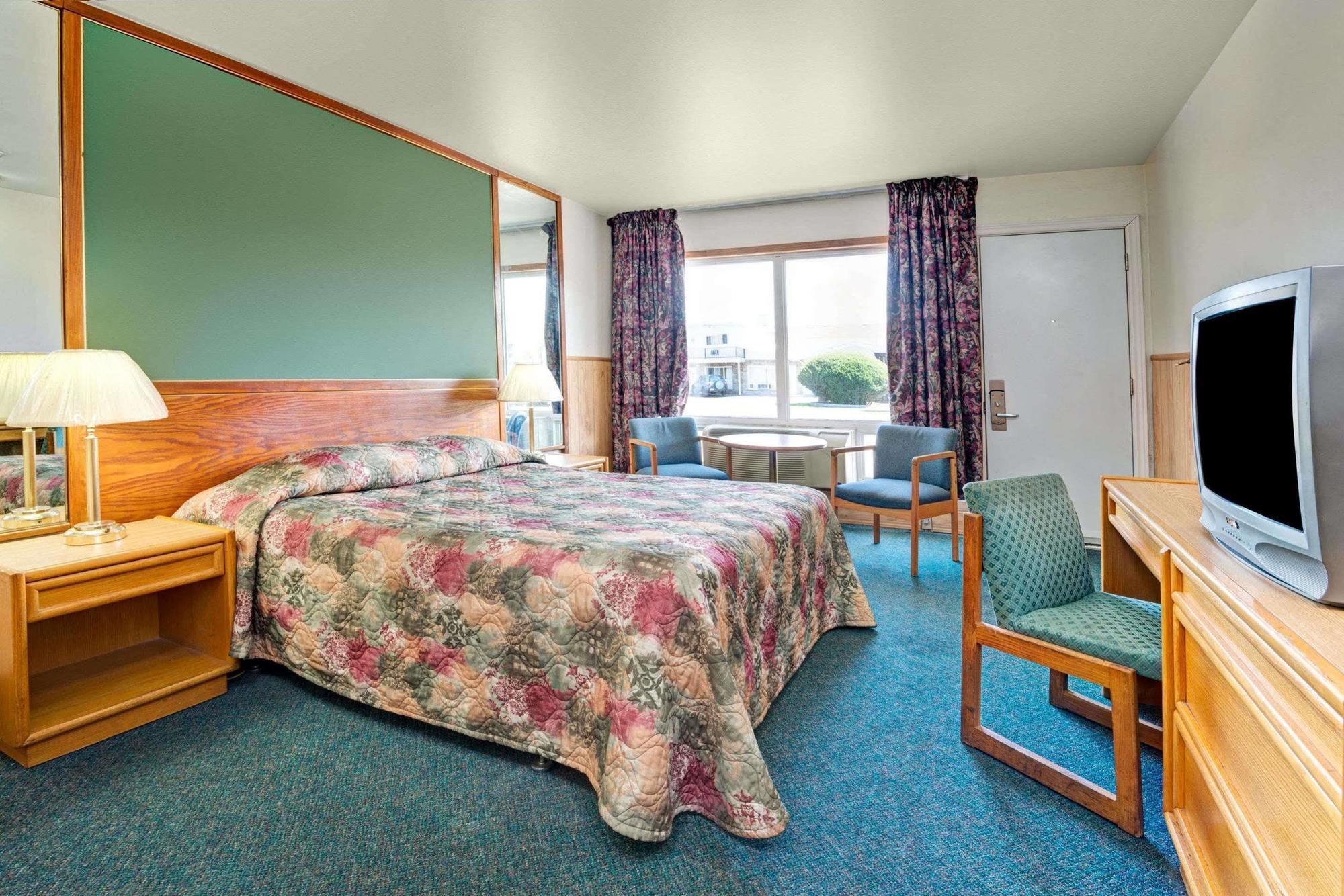 Weber Inn Китченер Экстерьер фото