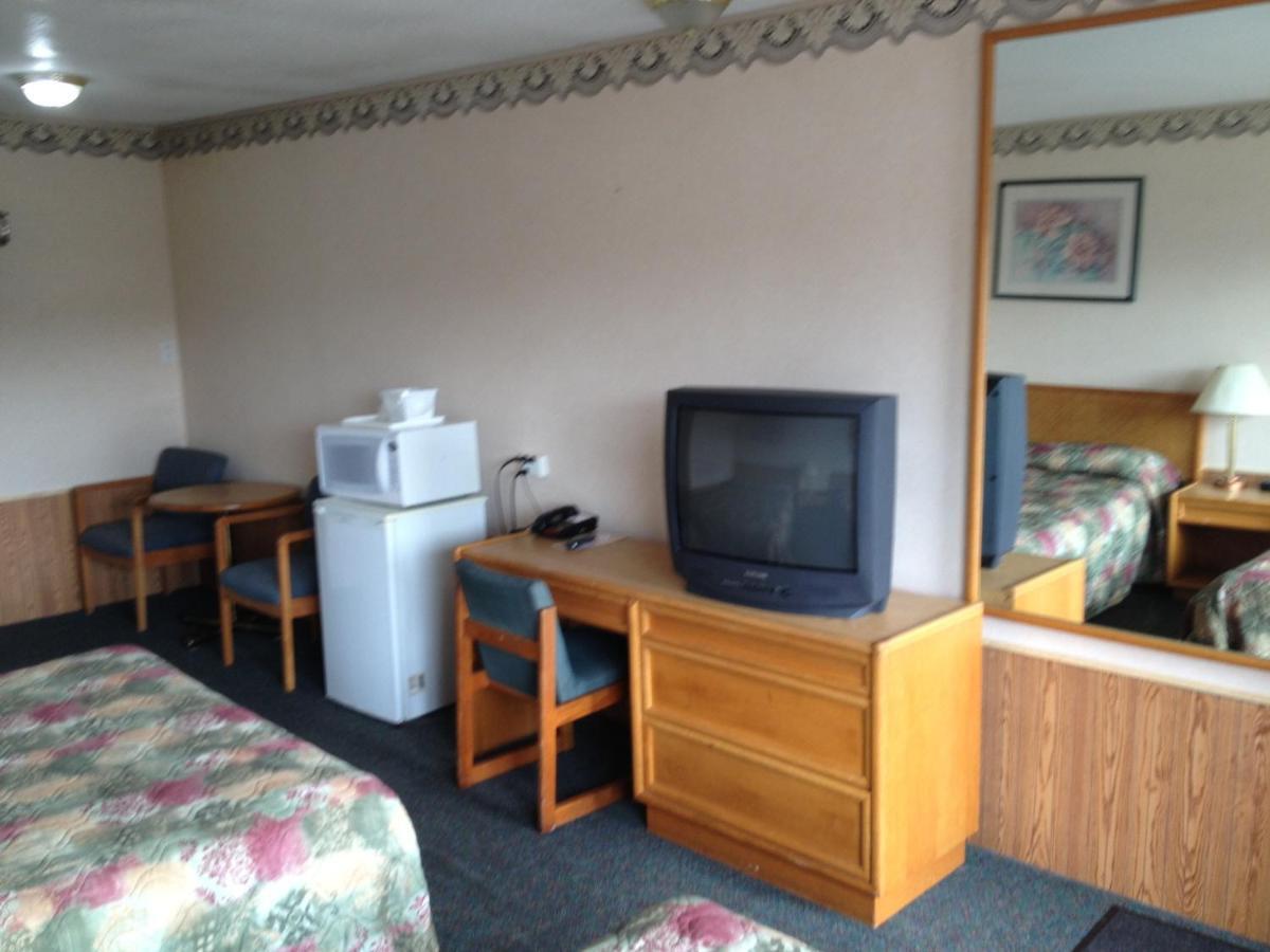 Weber Inn Китченер Экстерьер фото